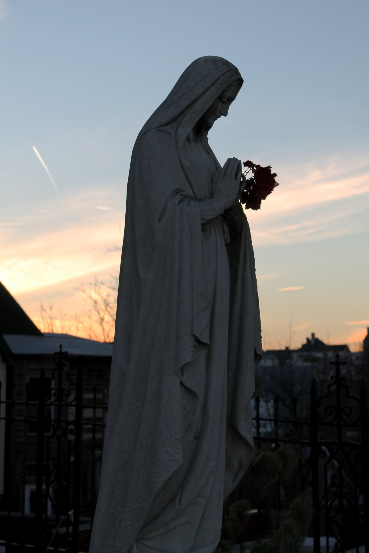 Mary Praying Statuia - 02