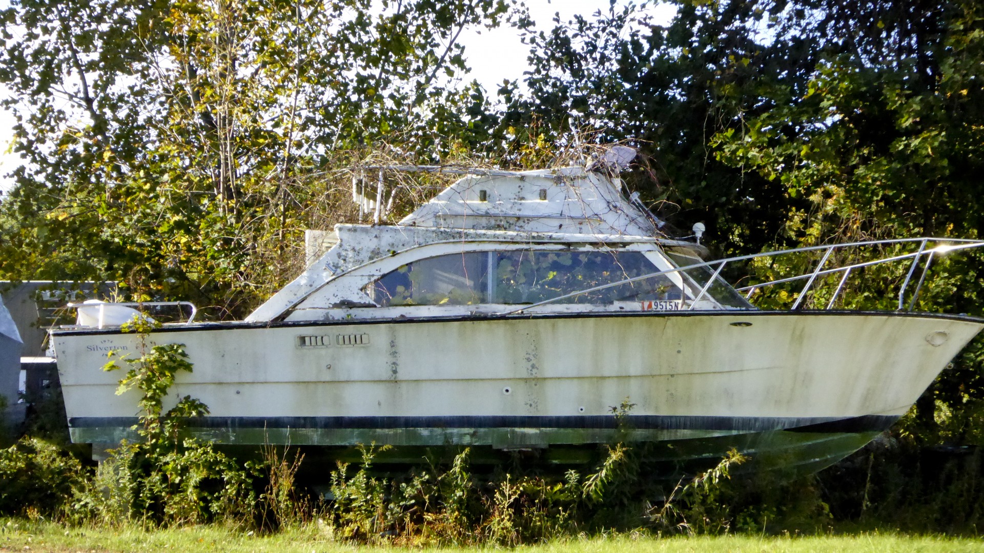 Barca veche abandonat