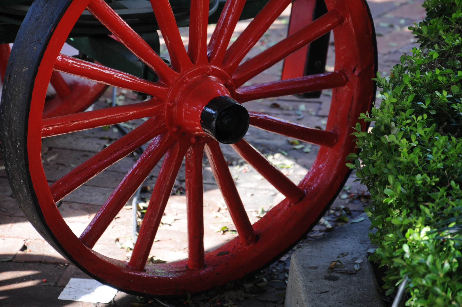 Red lemn Wagon Wheel