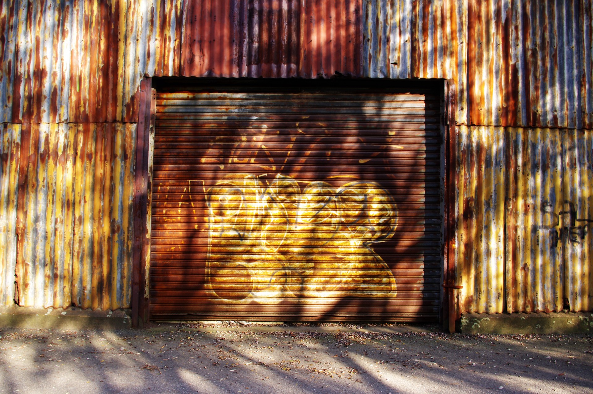 Rusty hangar abandonné