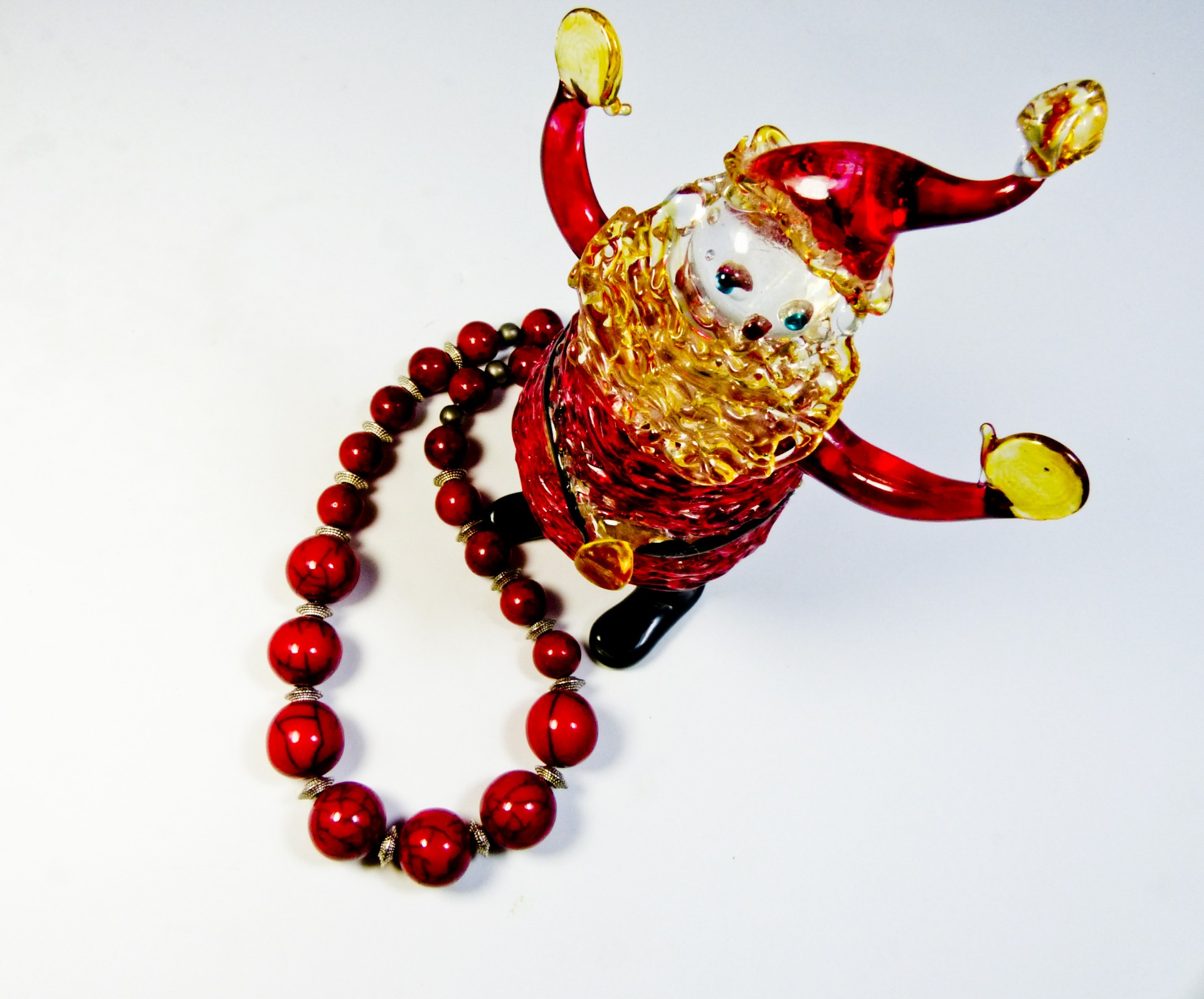 Santa beeldje en rode halsband