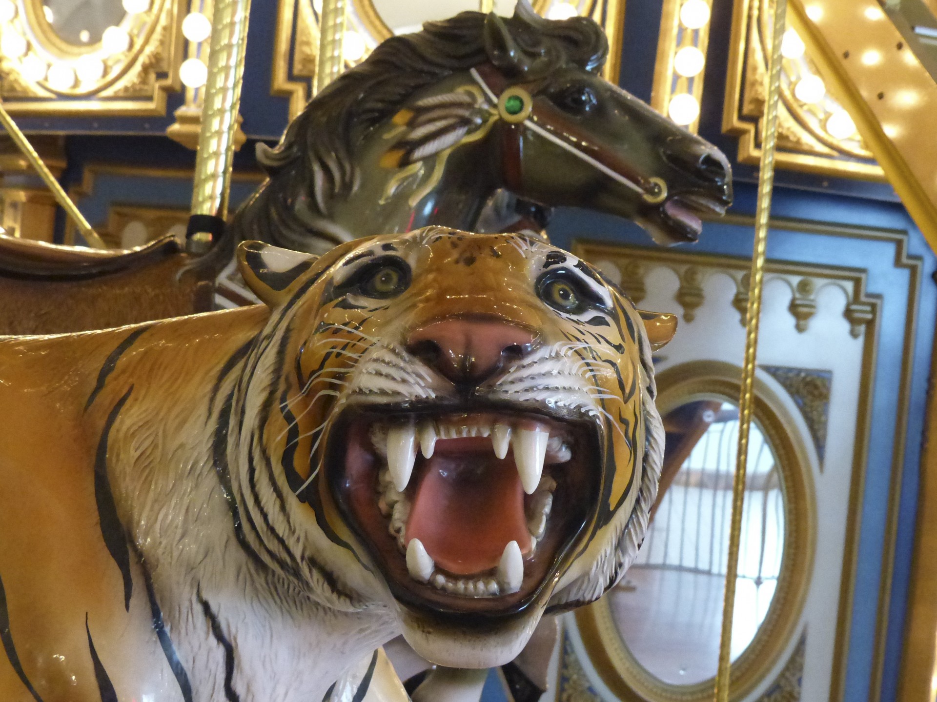 Tiger pe carusel