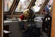Cockpit ferry
