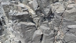灰色的岩石