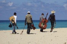 Muzikanten op het strand van Havana