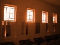 Oude badkamer in sepia