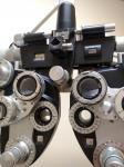 Optometrist dioptrie in een laboratorium