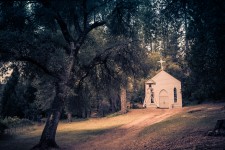 Сельский Церковь в Вечерний свет