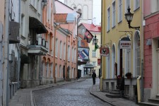 Rua na cidade velha de Tallinn Estónia