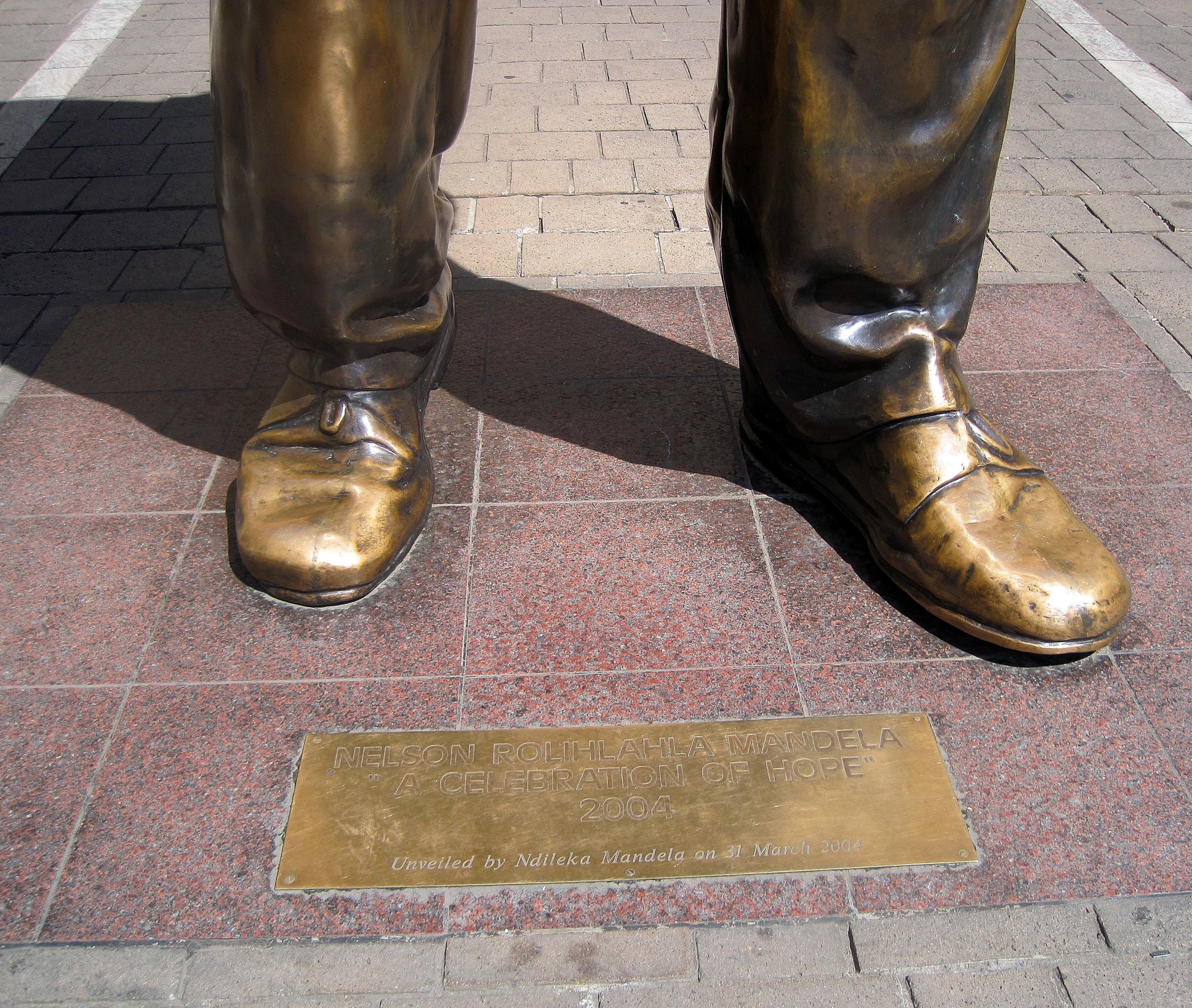 Picioare de Nelson Mandela statuie