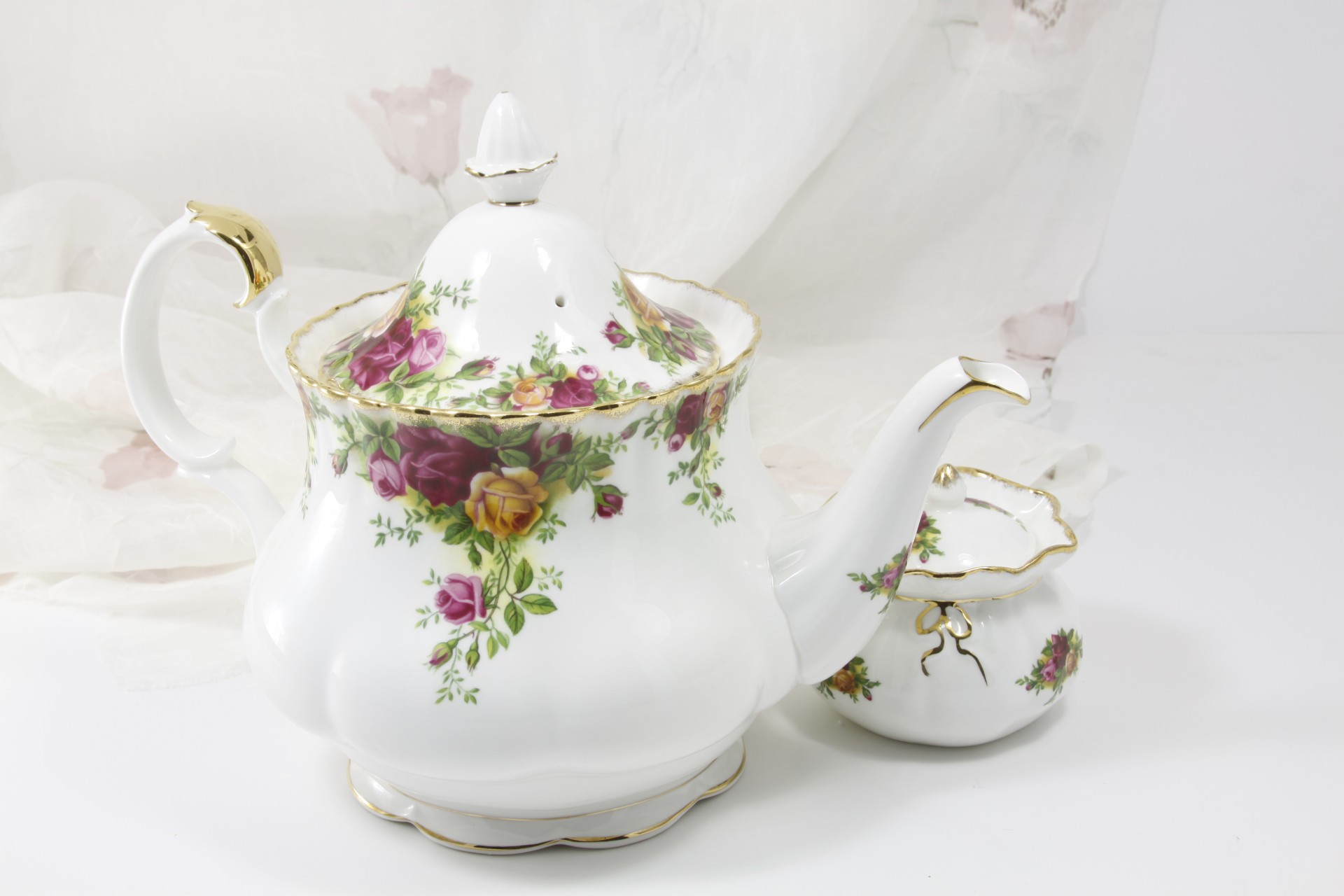 Floral Teekanne und Zuckerdose
