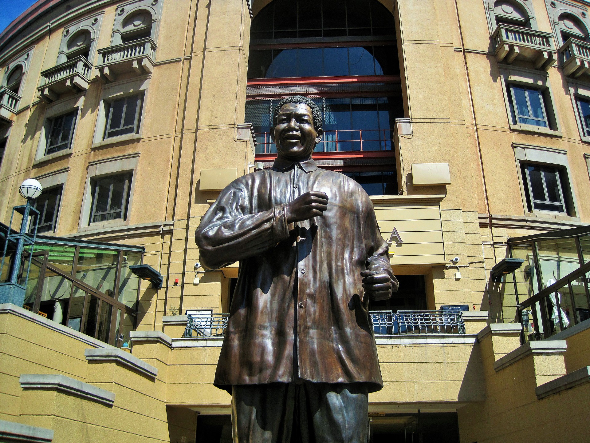 Statuie de președinte Nelson Mandela