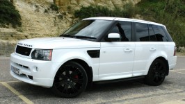 Biały Range Rover