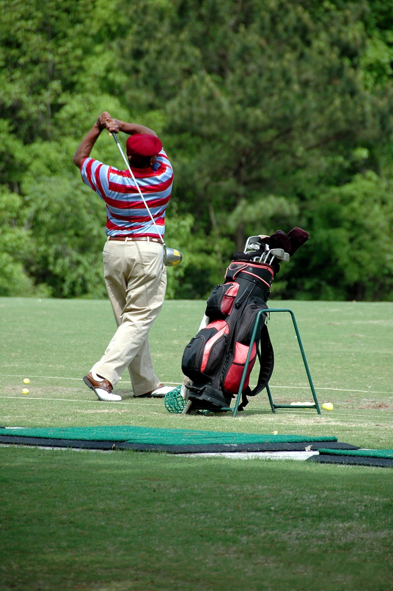 golfer-playing-golf-free-stock-photo-public-domain-pictures