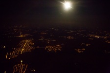Vista aérea de la ciudad de noche