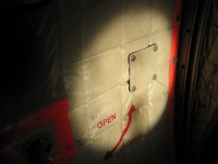 Drzwi z wnętrza samolotu cargo
