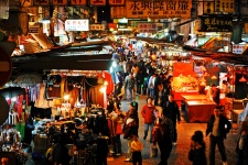 Piața din Hong Kong de noapte
