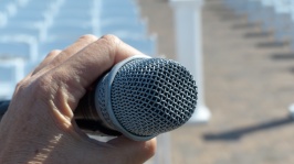 Microphone et main