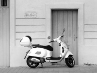 Witte Vespa Scooter