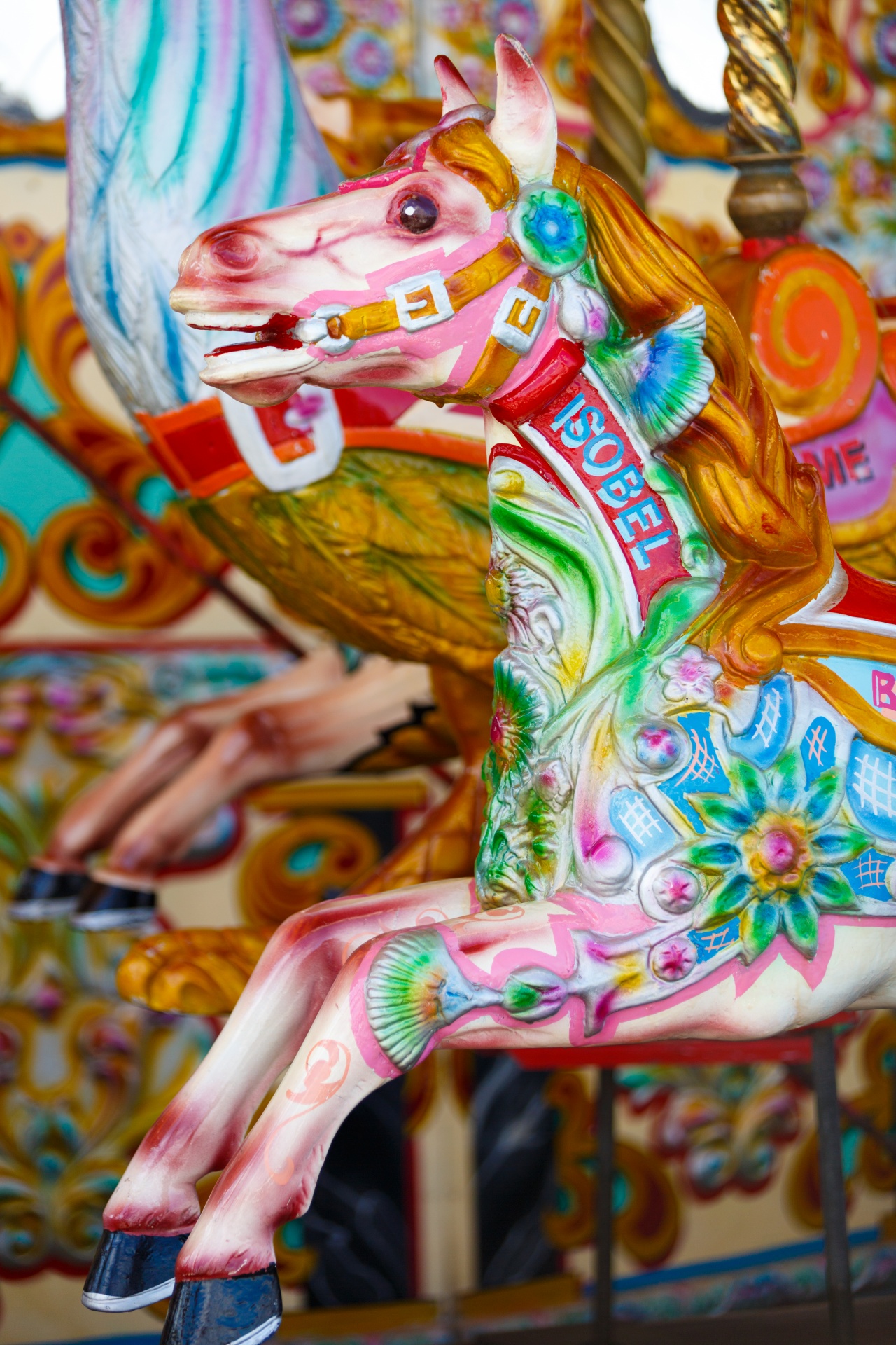 旋转木马与马。 矢量插图。 五颜六色的儿童旋转木马. 库存矢量图（免版税）576513226 | Shutterstock