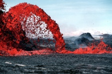 Fuente roja de la lava