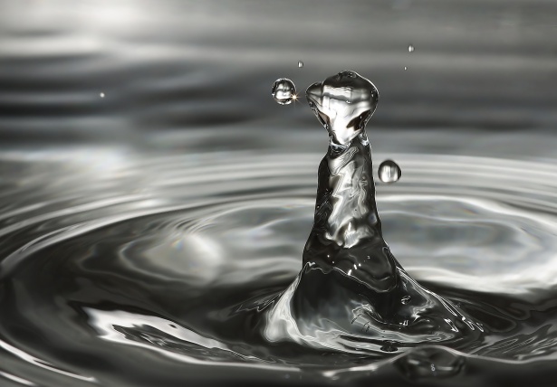 Капли воды, серый фон Бесплатная фотография - Public Domain Pictures