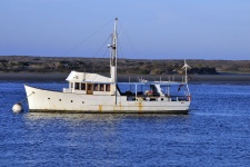Barco de pesca ancorado