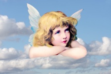 Anjo nas nuvens