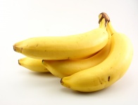 Banane izolate pe alb