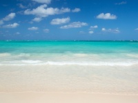 Spiaggia caraibica e il cielo