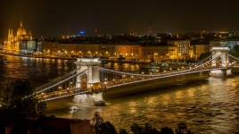 Podul cu Lanțuri Széchenyi la Noaptea