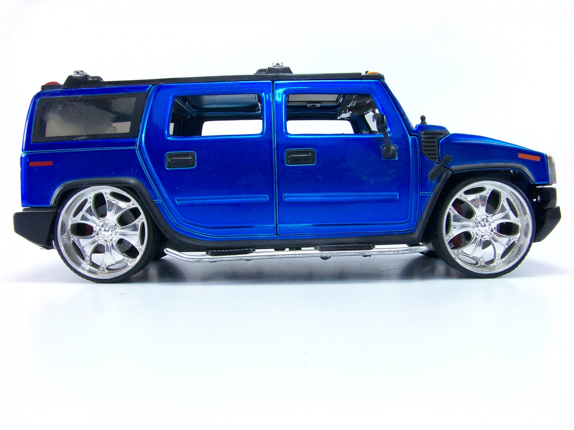 Caminhão de brinquedo hummer azul