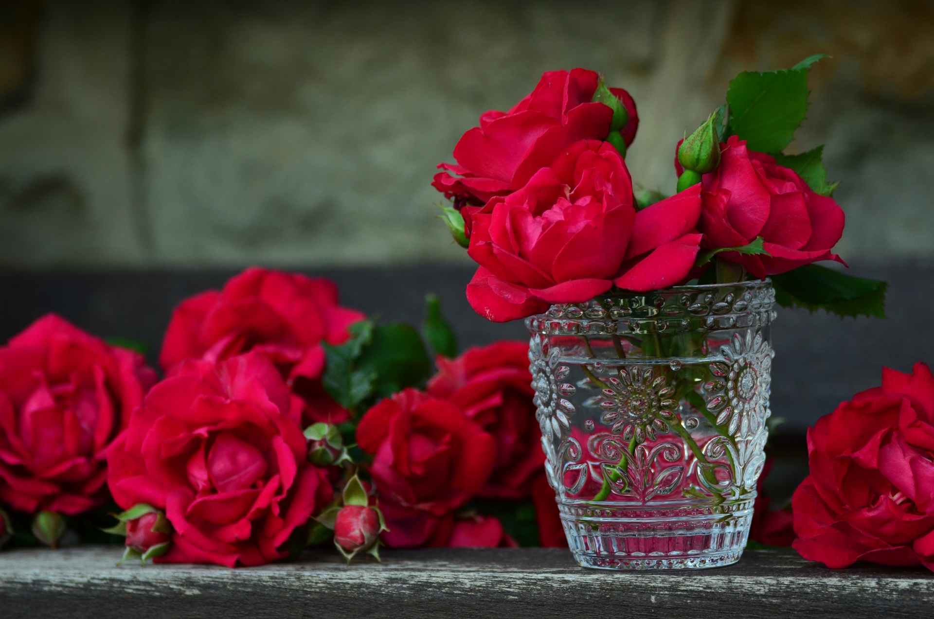 バラの花束、花瓶、クリスタル