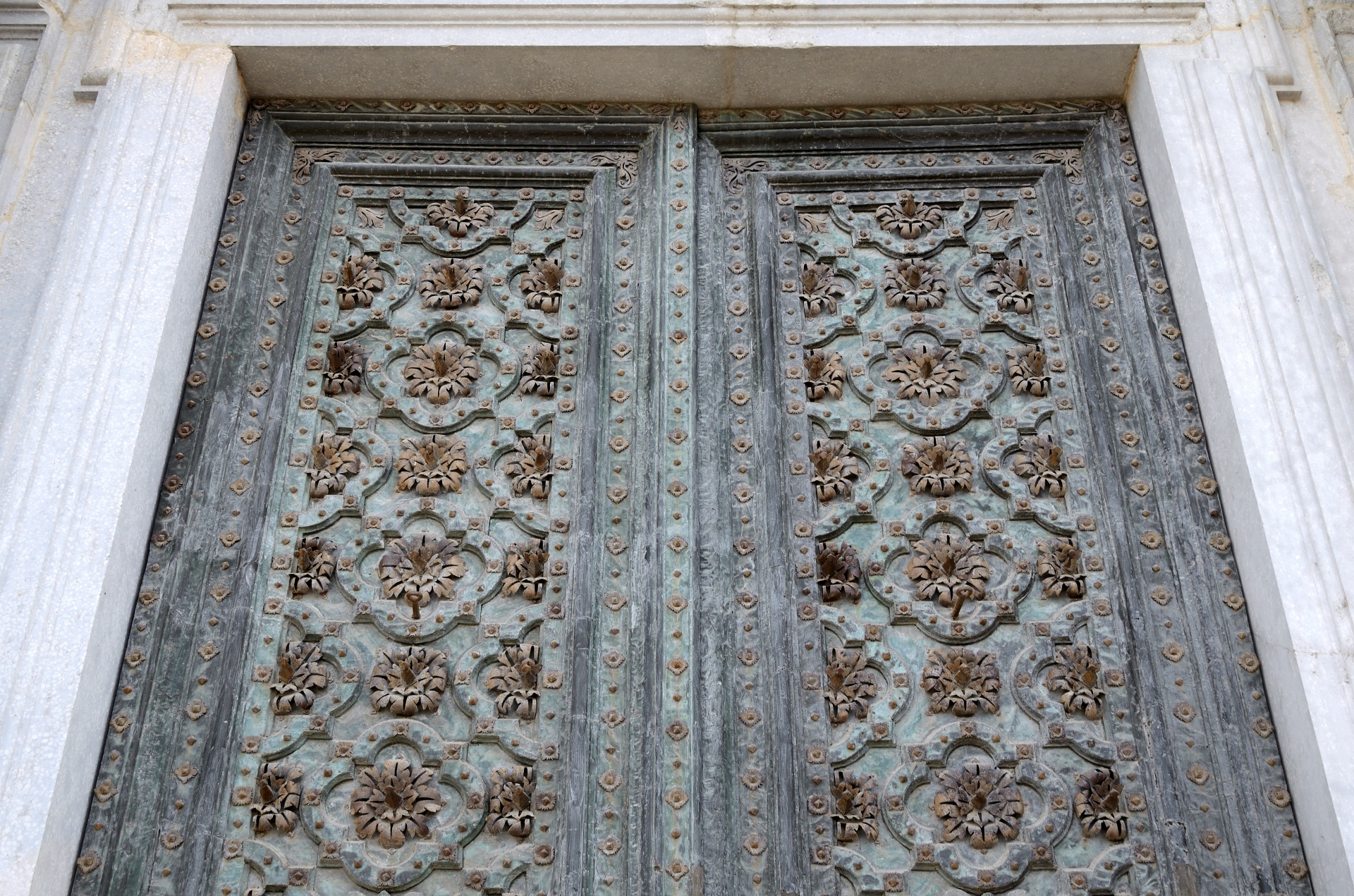 装飾的なドア