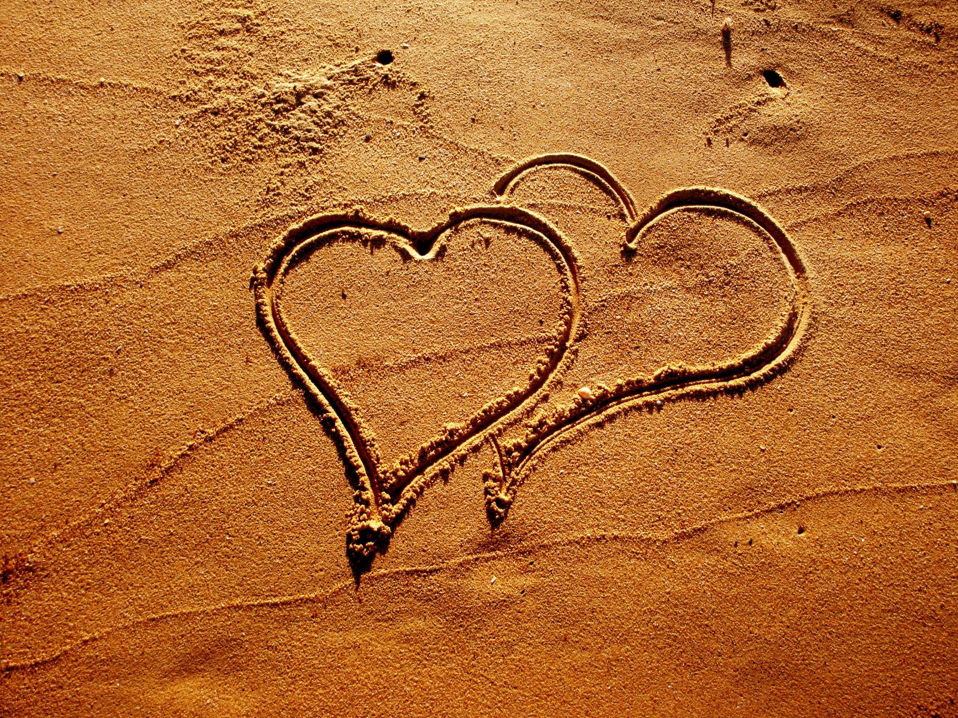 Dois corações na areia