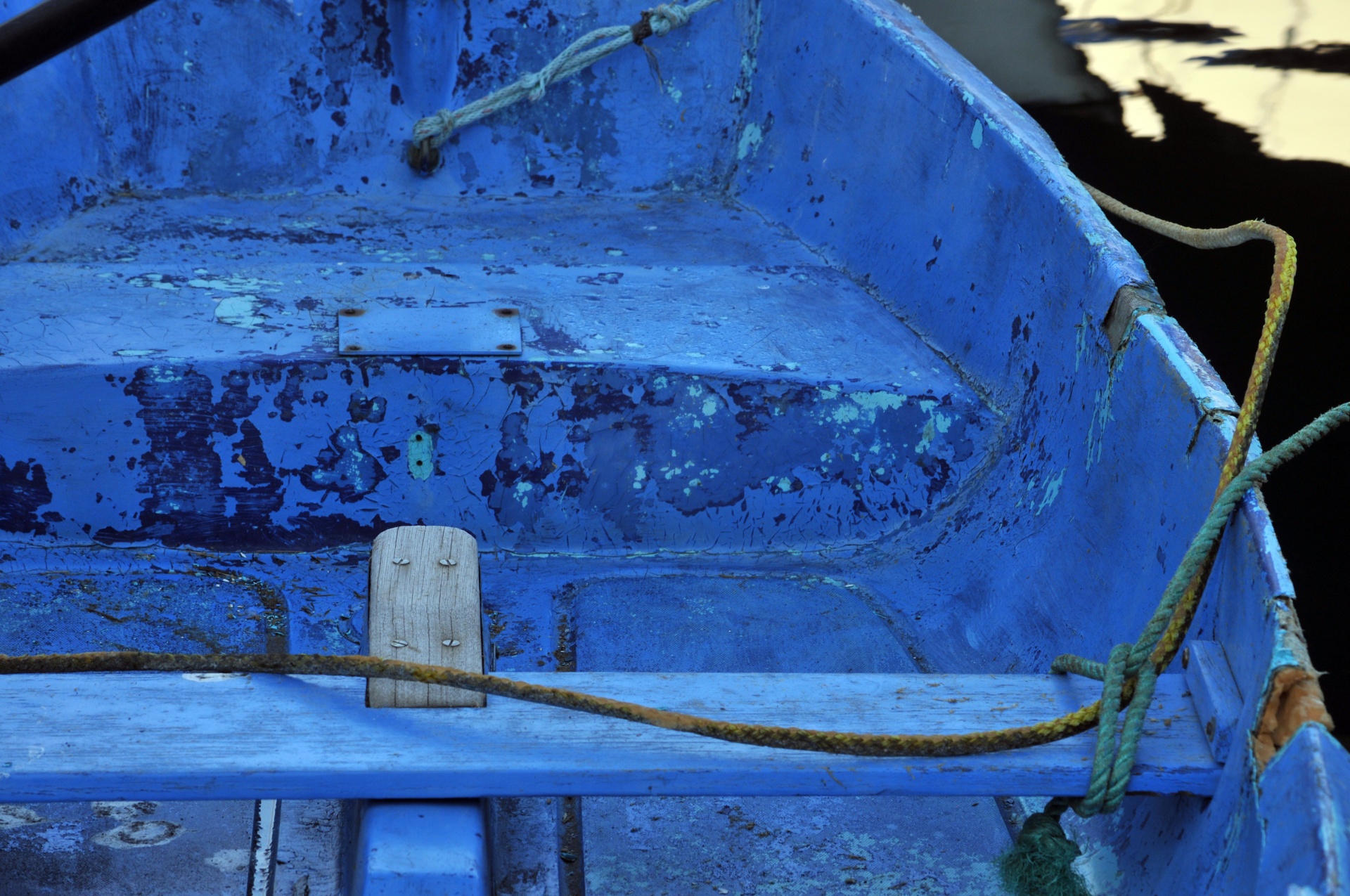 Casco do barco a remos azul