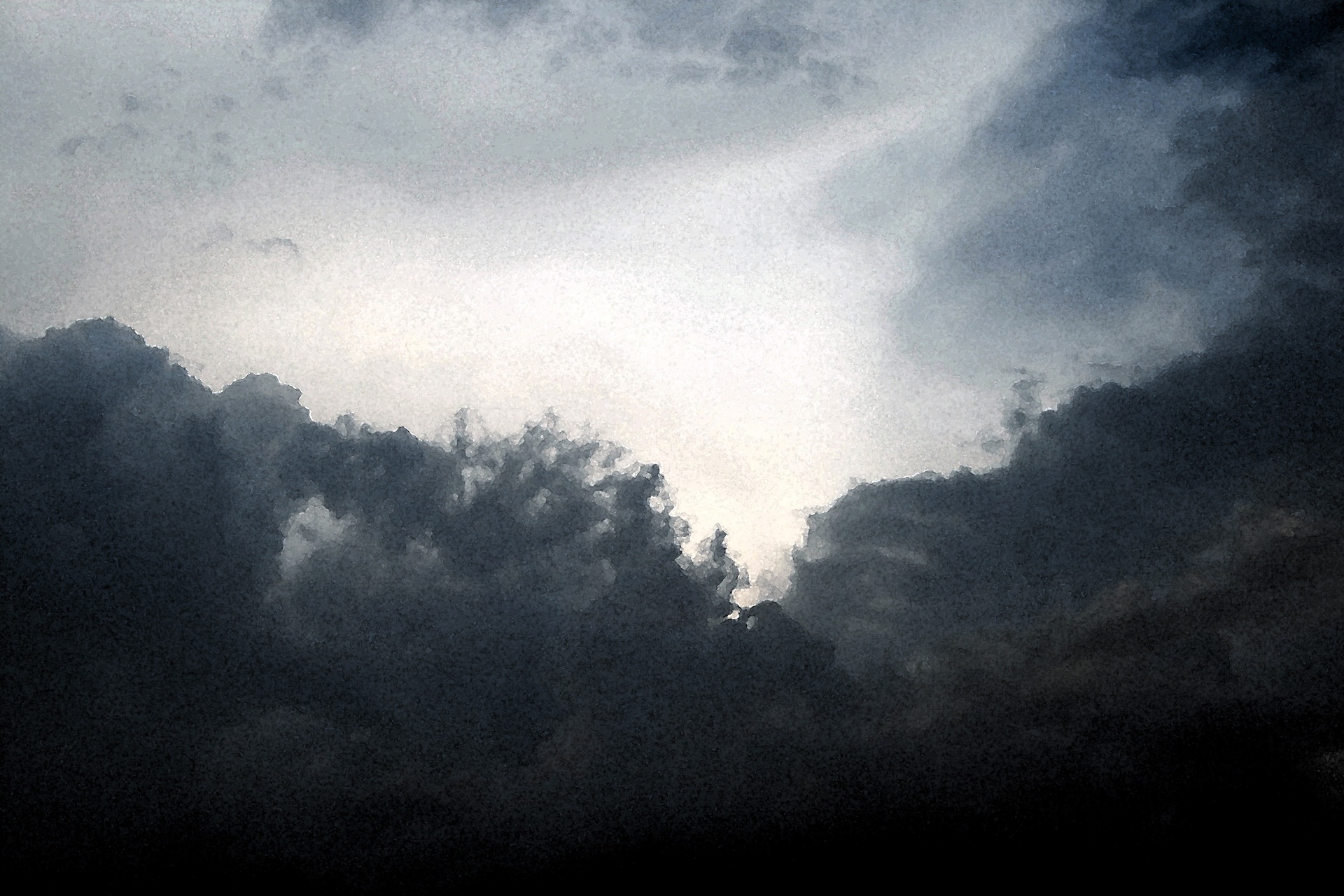 Abertura nas nuvens escuras