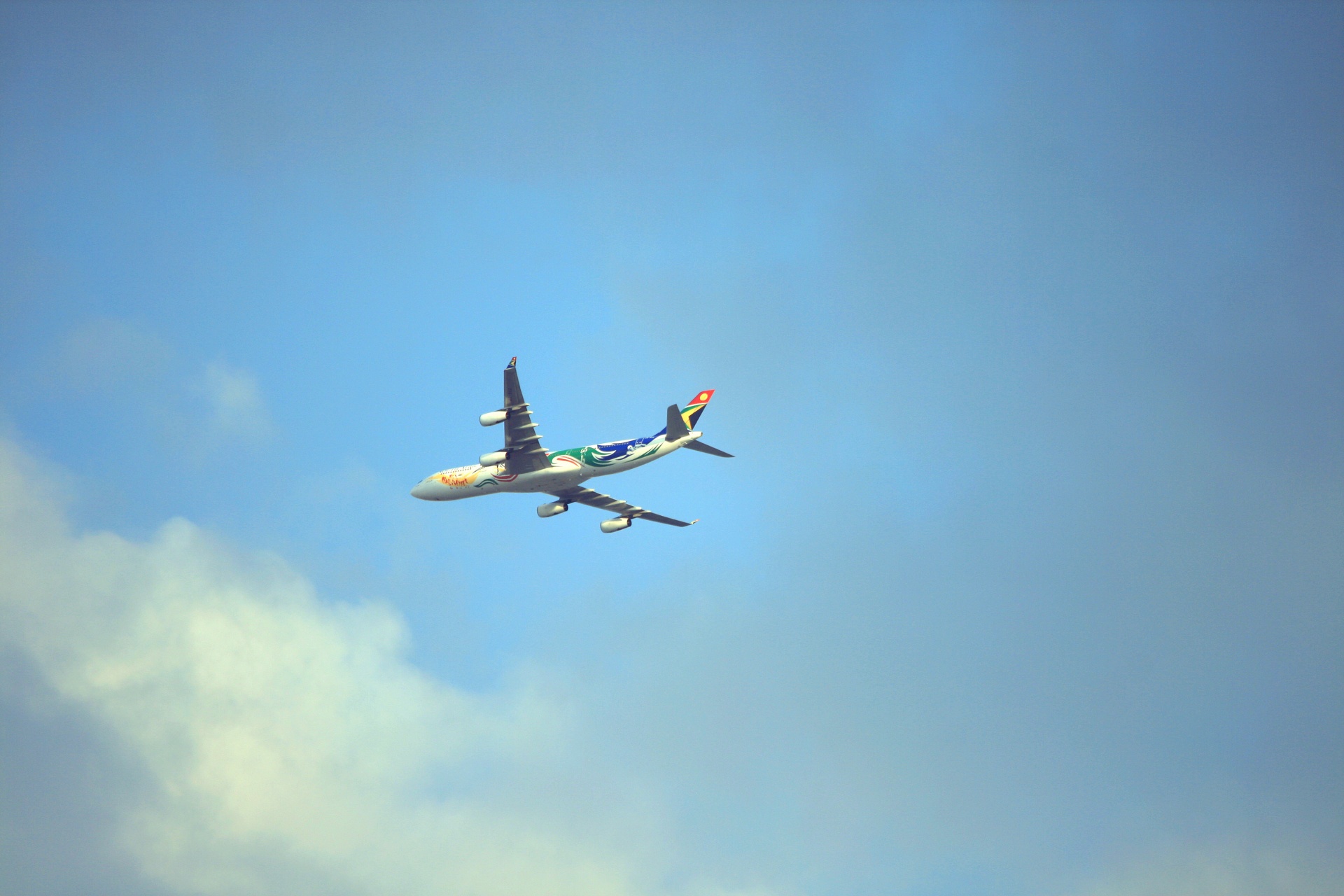 Avião de passageiros no céu