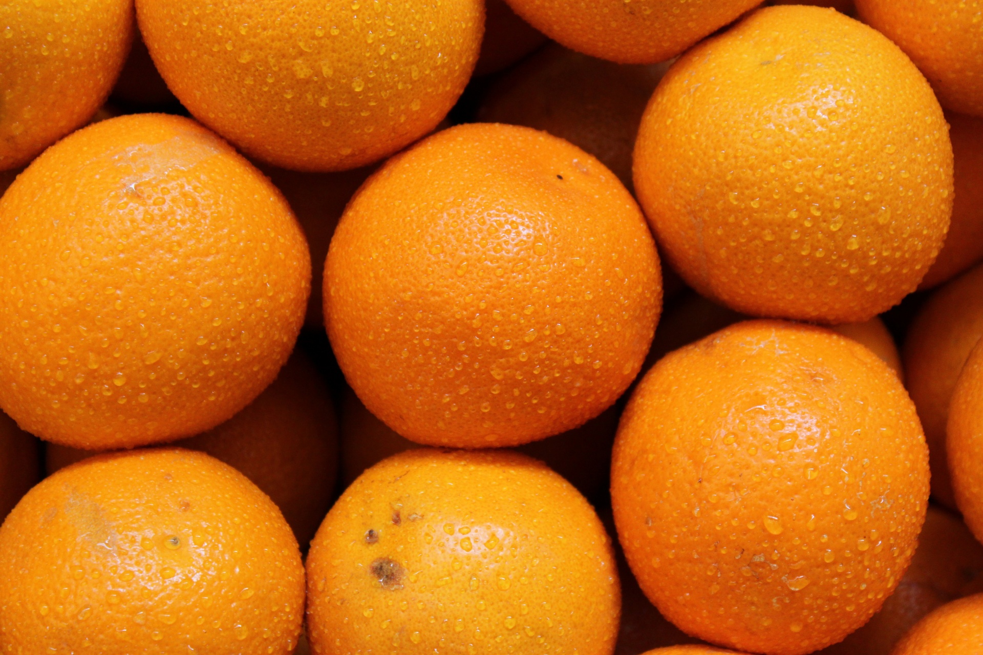 Pilha de laranjas maduras