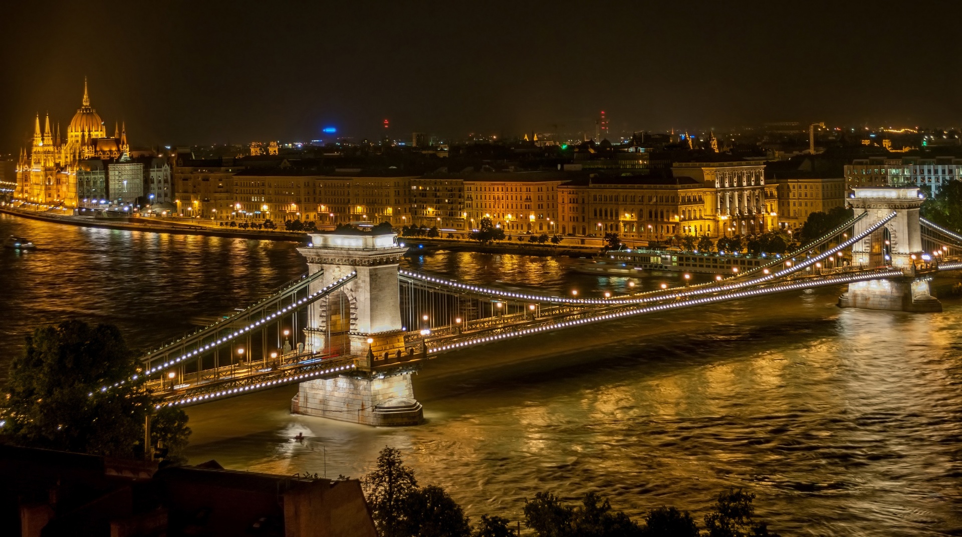 Цепной мост Сечени в ночное время