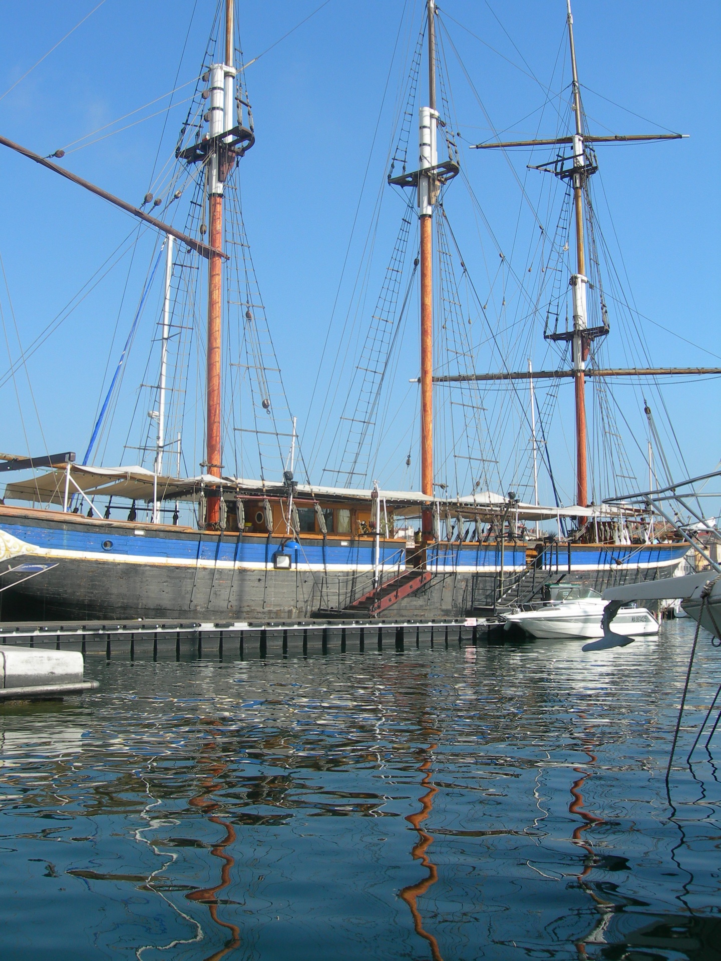 Três Mastros, o porto de Marselha