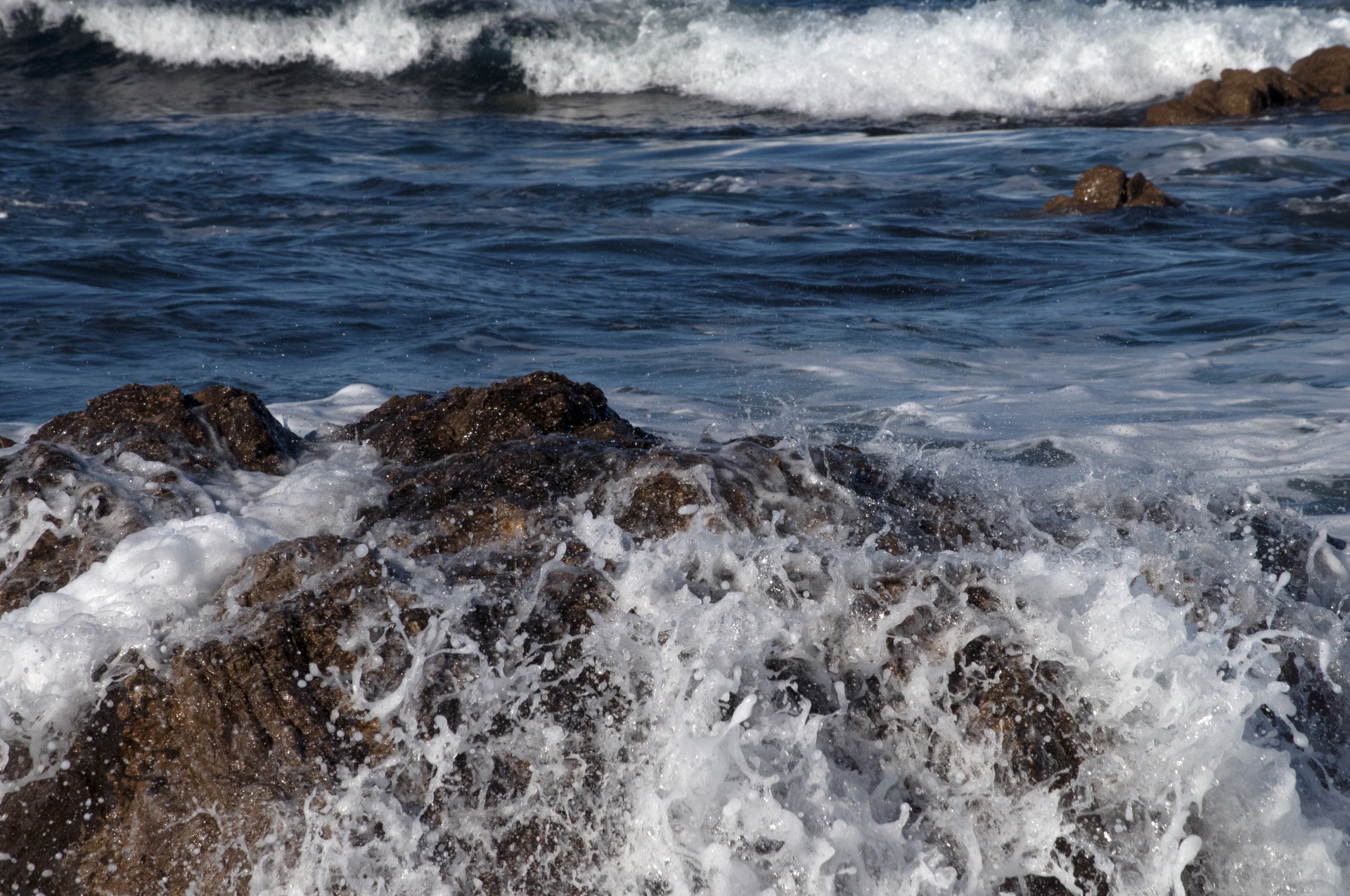 Las olas y las rocas
