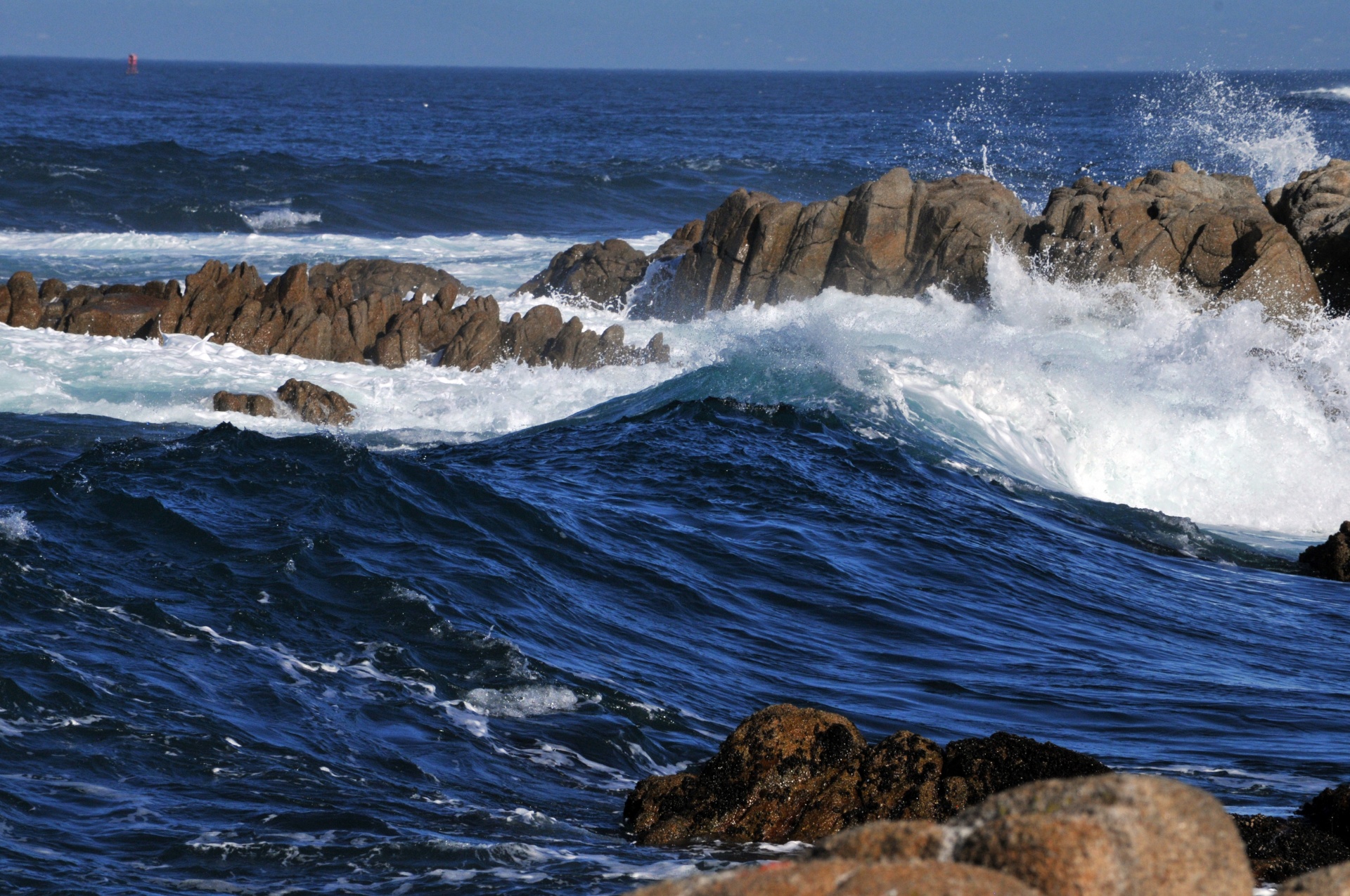 Las olas en la Costa costa rugosa