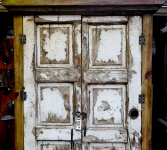 Antika garderoben dörrar
