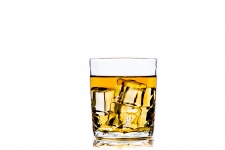 Glas med whisky