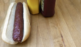 Hotdog, bereit für Gewürze