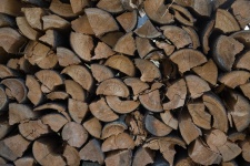 Gestapelde brandhout