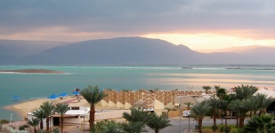 Salida del sol sobre Mar Muerto