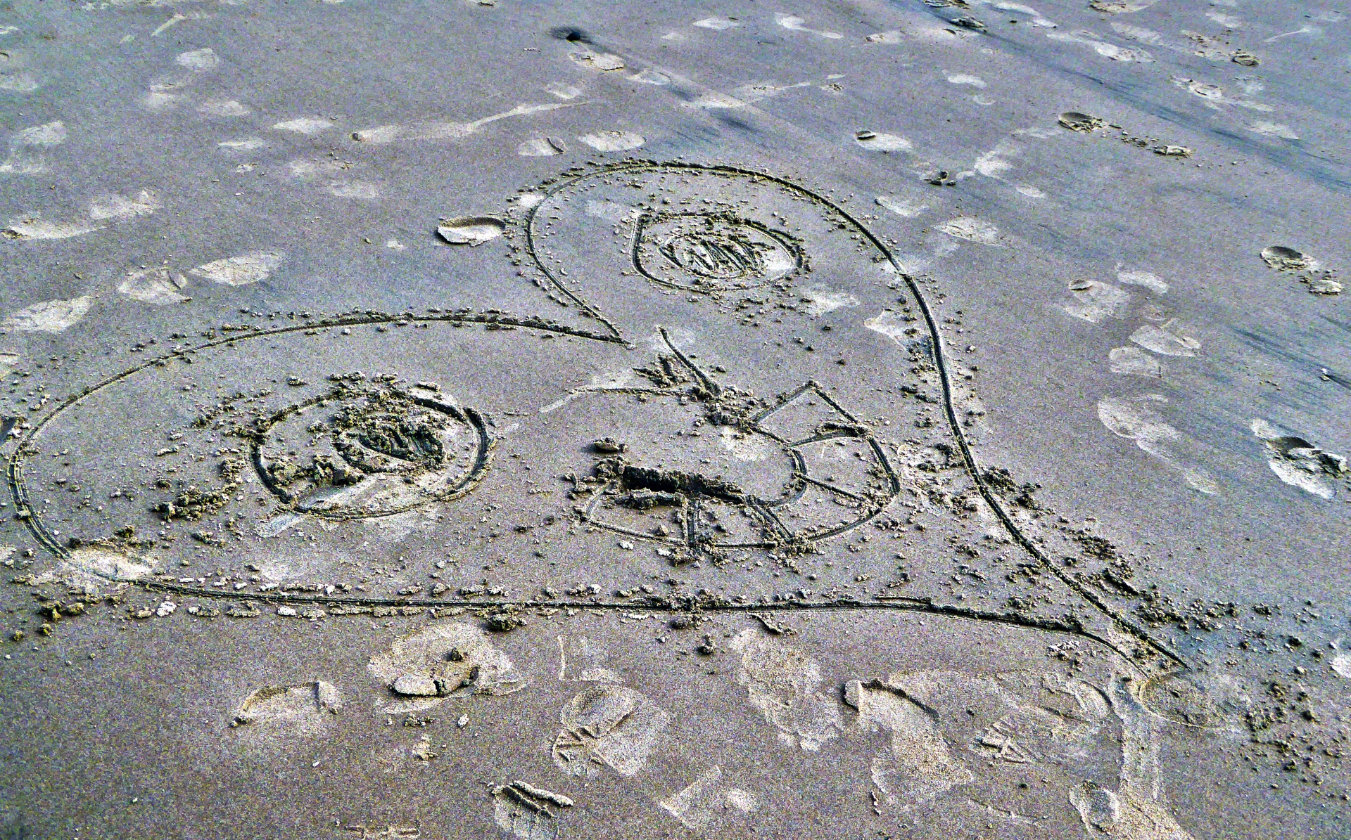 砂でハートアート
