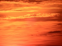 Ярко-оранжевый закат небо